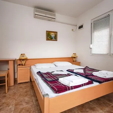 Daire Micic Centre